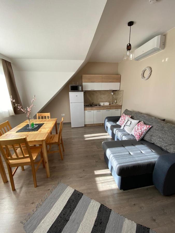 Platán Apartmanház Balatongyörök Exterior foto