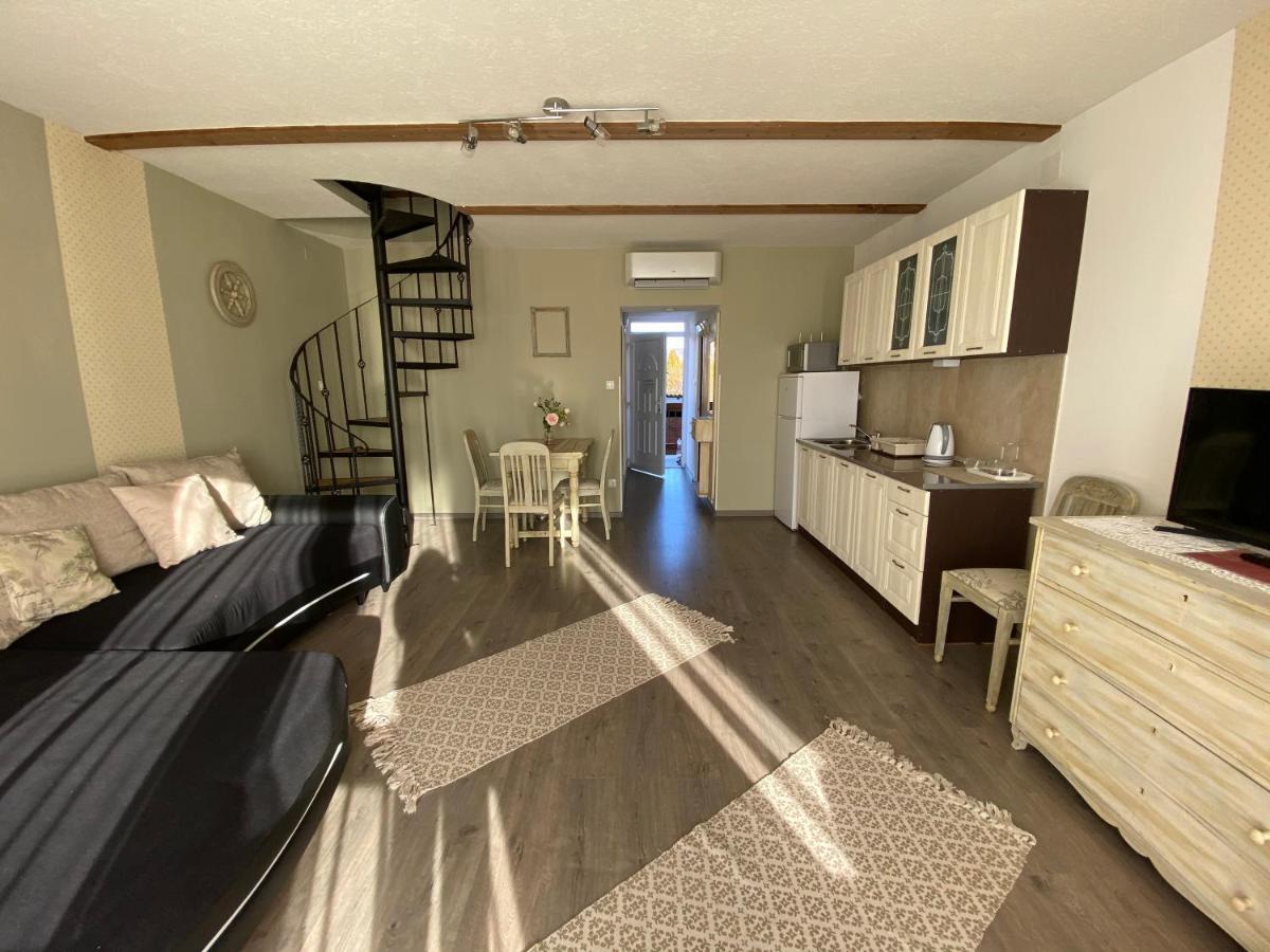 Platán Apartmanház Balatongyörök Exterior foto