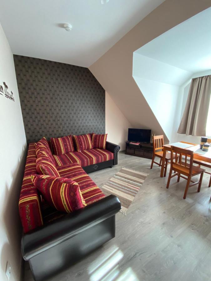 Platán Apartmanház Balatongyörök Exterior foto