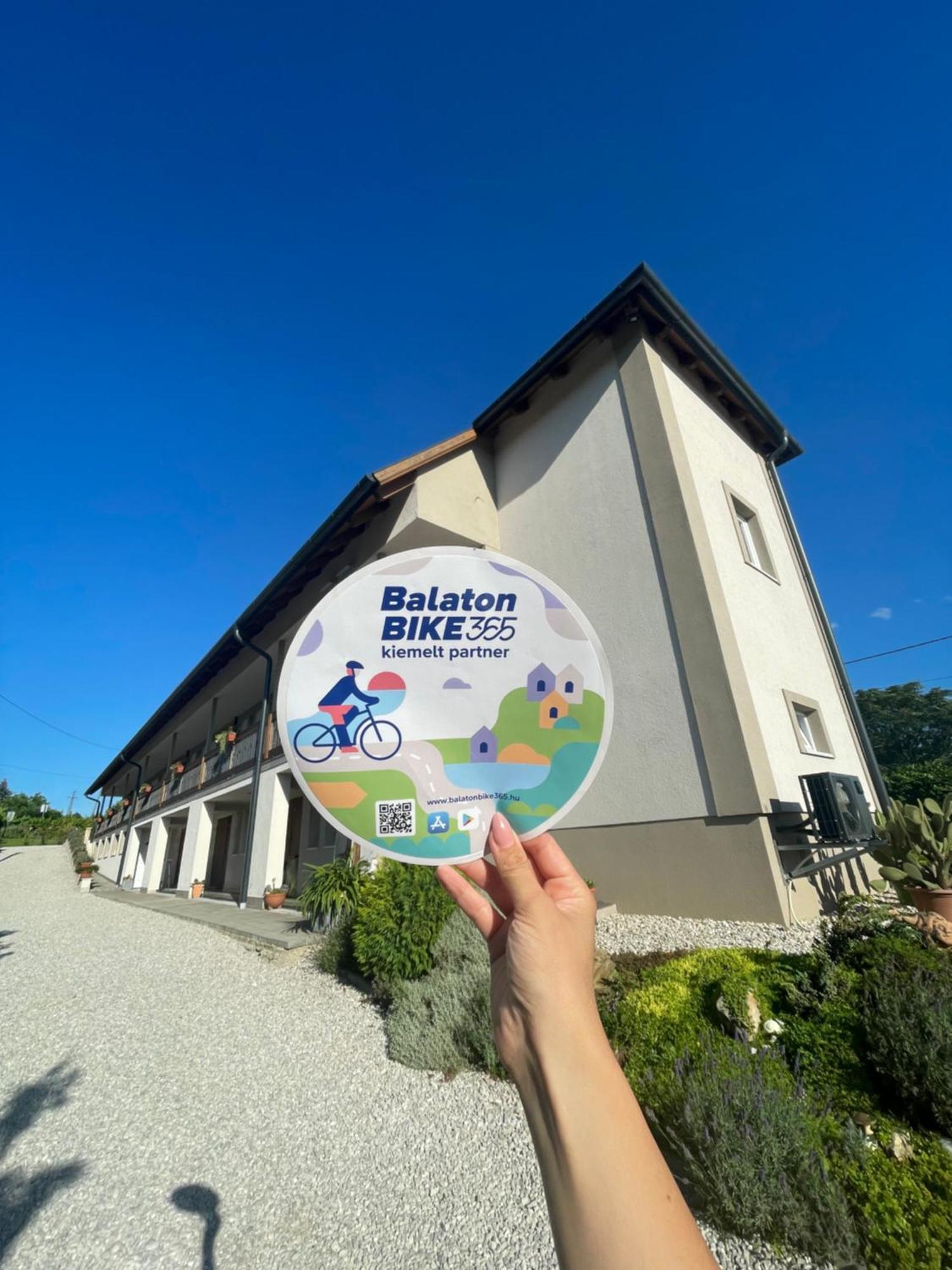Platán Apartmanház Balatongyörök Exterior foto
